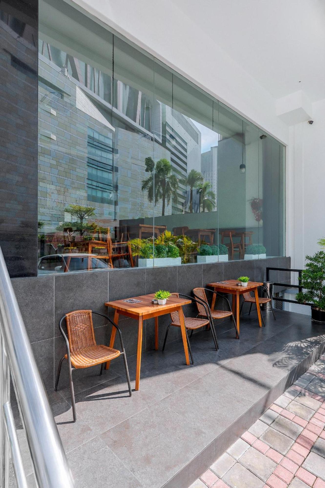 Grand Thamrin Hotel Джакарта Экстерьер фото