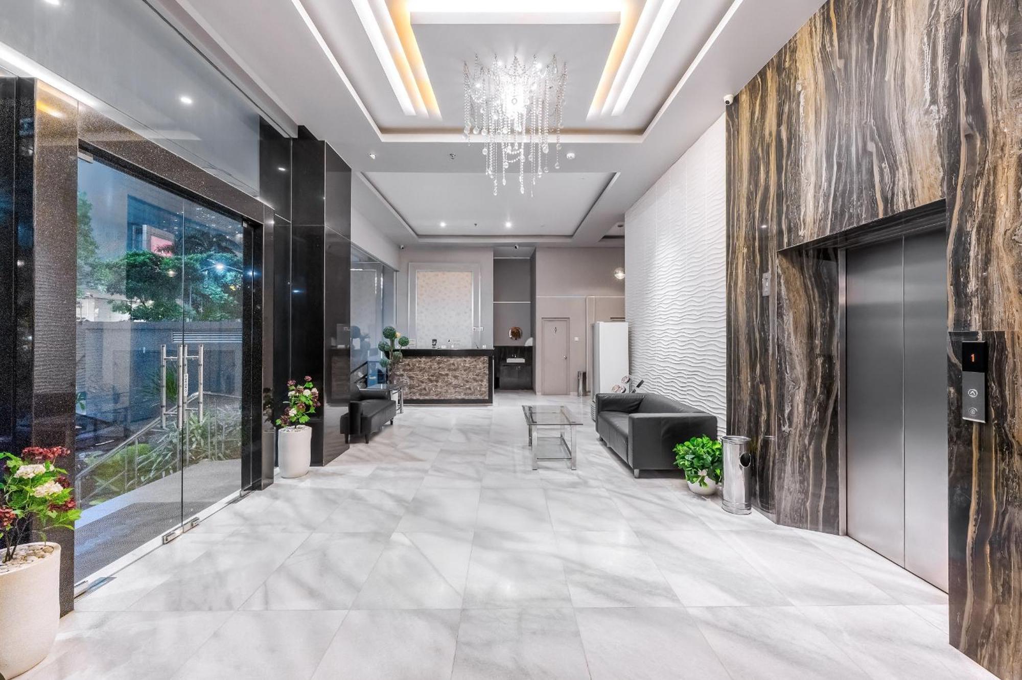 Grand Thamrin Hotel Джакарта Экстерьер фото