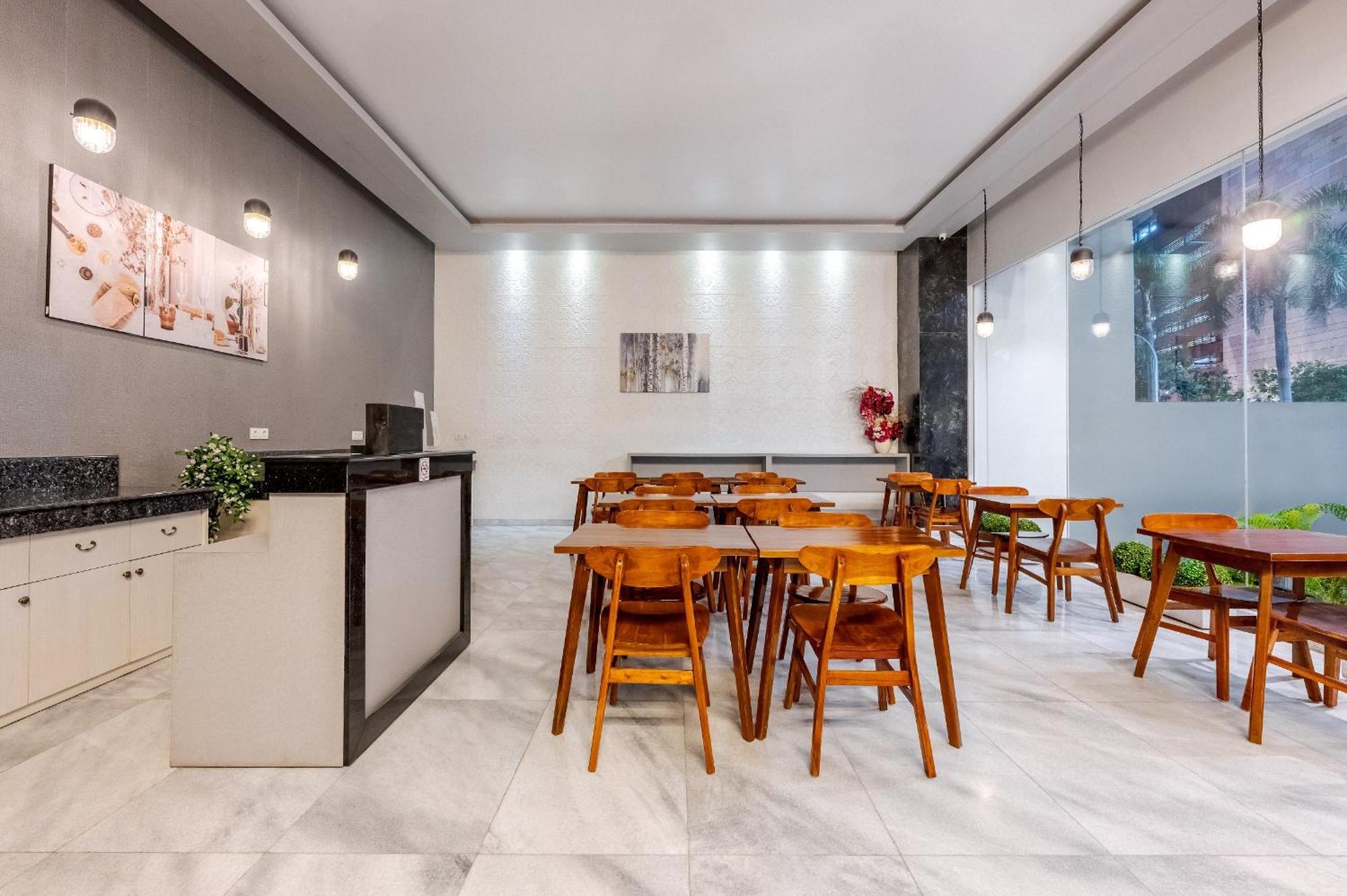 Grand Thamrin Hotel Джакарта Экстерьер фото